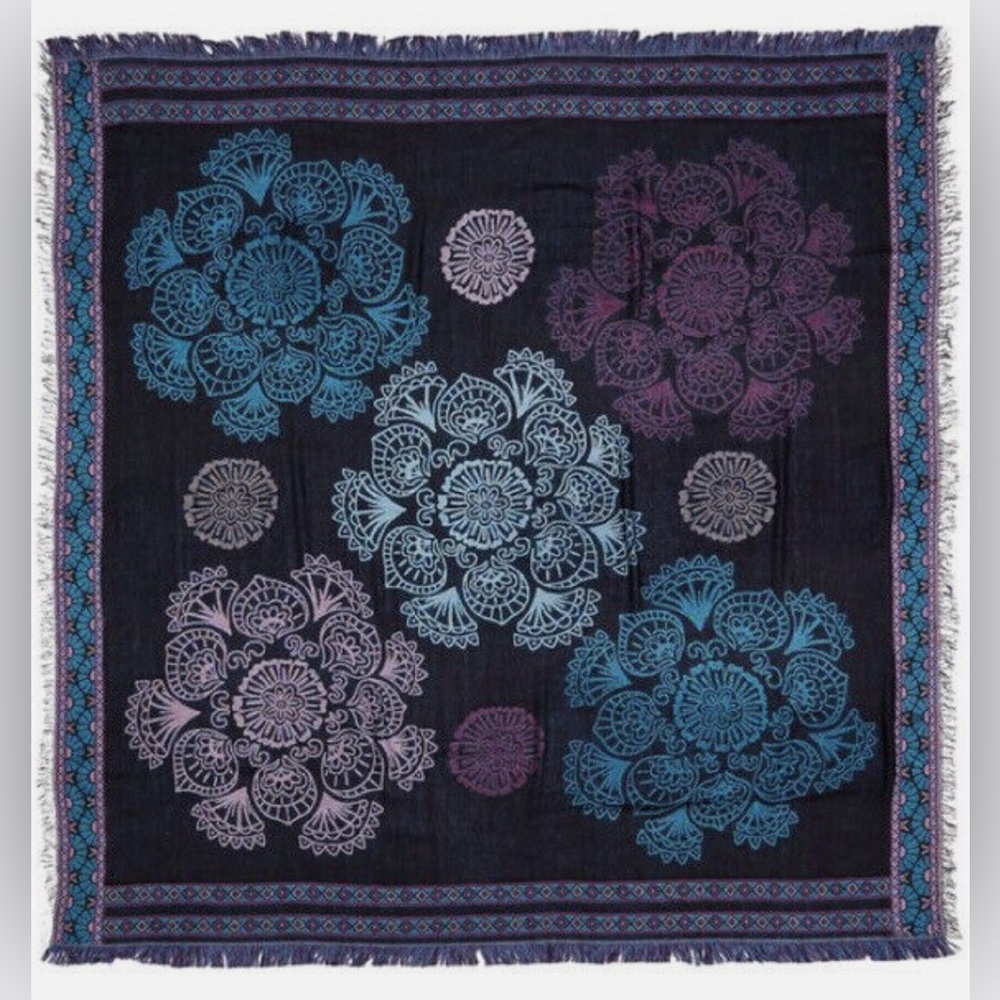 Vera Bradley Jacquard Fringe Scarf Bramble Scarf NWT